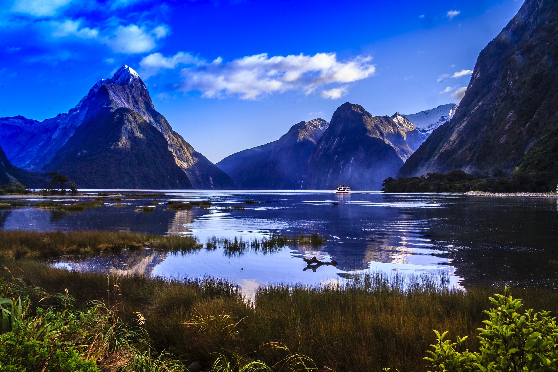 photo of mitre peak at Fiordland National Park